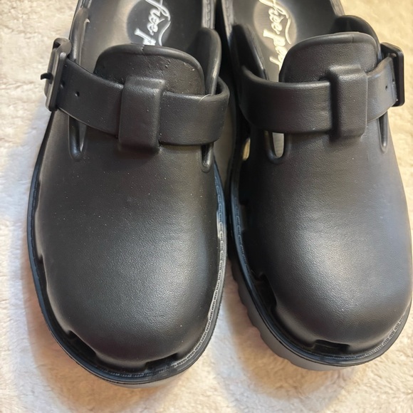 NEW Free People Karlie Buckle Clogs Size 6 Black Mules Slip-On EVA Buckle Detail - Picture 10 of 14